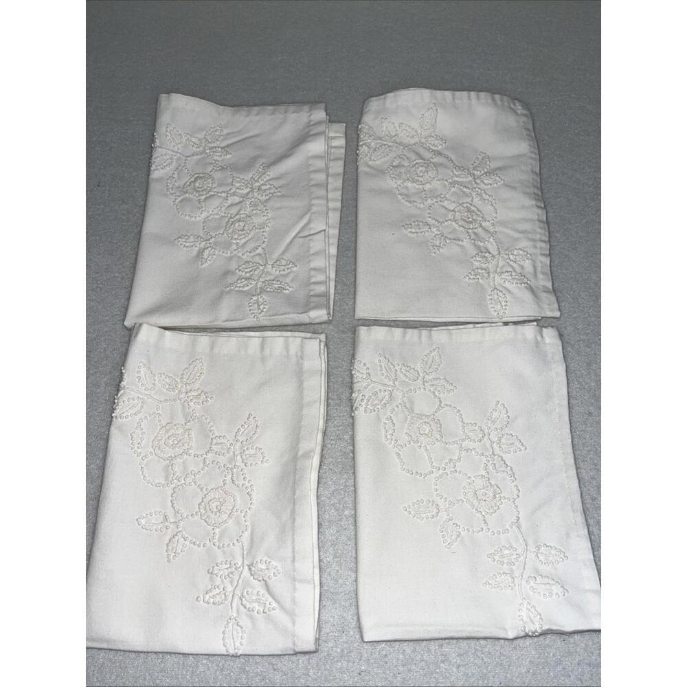 Vintage Unbranded 4 Cotton With Candlwicking Floral Design Napkins